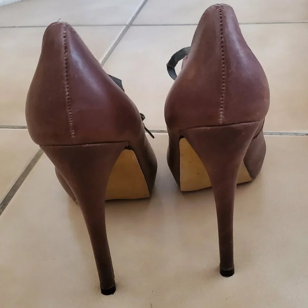 Restricted Brown Leather Lace-Up Oxford Heels – Size 9 - Picture 6 of 16